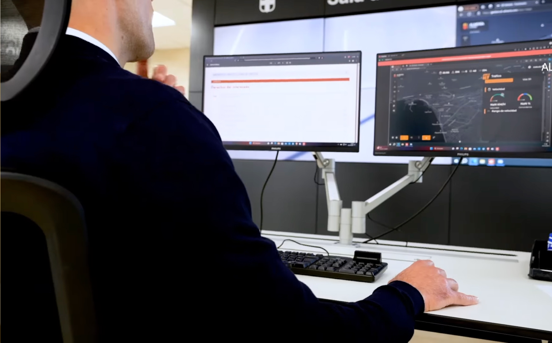 Almería Smart Mobility mobile app interface showing real-time traffic updates
